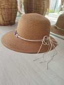 CHAPÉU DE PRAIA BEGE COM DETALHES DE CONCHA