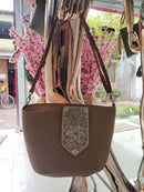 BOLSA DE PRAIA COM MIÇANGAS MARROM