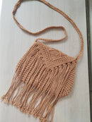 BOLSA DE MACRAMÊ COM FRANJA